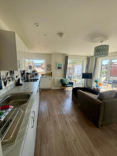 Number 10 Stunning Apartment, Fantastic Location! Free secure parking