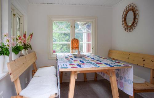 virtuve, 1 Bedroom Beautiful Home In Tving in Tving