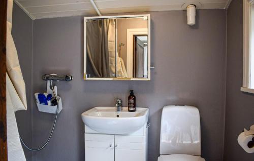 Vannas istaba, 1 Bedroom Beautiful Home In Tving in Tving