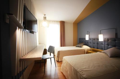 2 twin beds