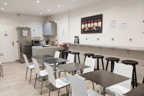 keuken, Enjoy Hostel in Parijs