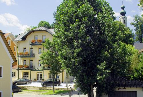 Two-Bedroom Holiday Flat with Balcony