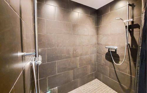 화장실, Awesome Apartment In Oxie With Wifi in 예거스로 빌라스타드