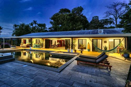 Villa Mangostan - Luxury Ocean-View Villa & Pool in Punta Mala