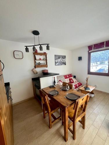 Appartement avec piscine - Vue montagne - 4 voyageurs