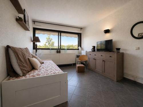 Cannes Marina Budget Studio