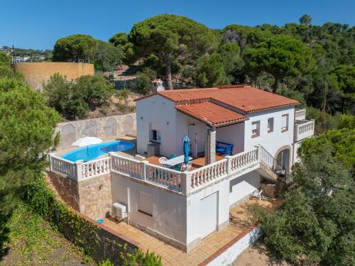 2 homes, pool and beautiful ocean view!