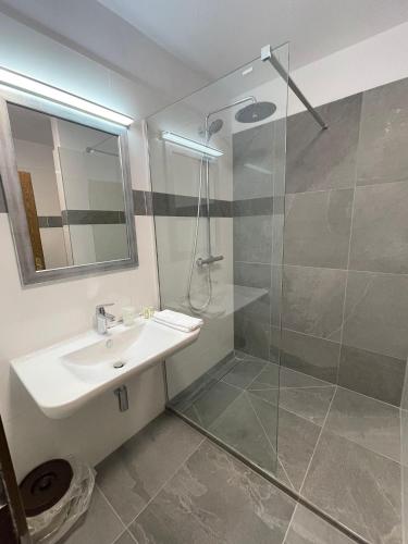Vierbettzimmer, eigenes badezimmer, 4 betten