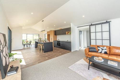 Luxury Seaside Getaway - New Build in Patea