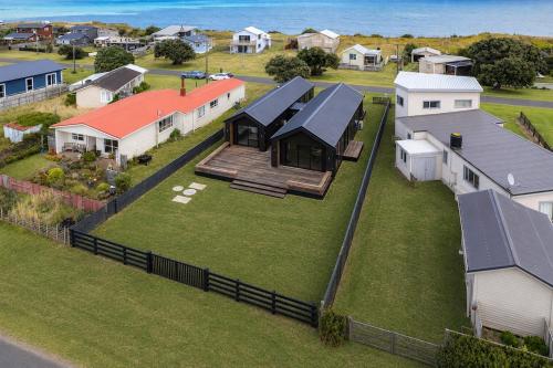 Luxury Seaside Getaway - New Build in Patea