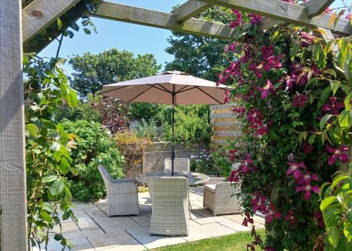 Charming 3 Bedroom Cottage - Garden WiFi Parking in Valley