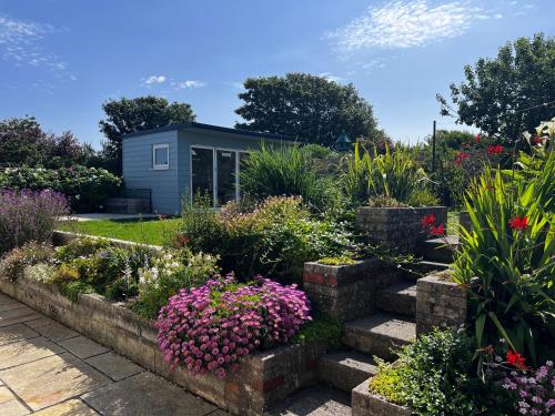 Charming 3 Bedroom Cottage - Garden WiFi Parking in Valley