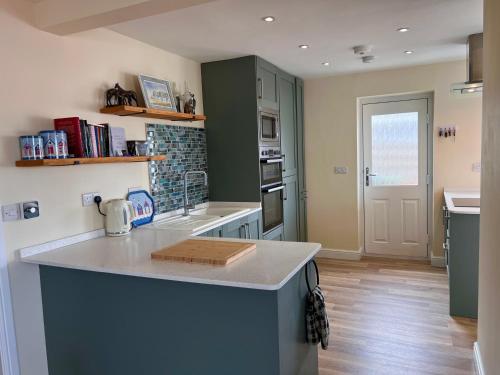 Charming 3 Bedroom Cottage - Garden WiFi Parking in Valley