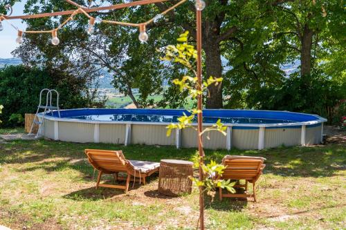 Aed, Villa Valle 14 with pool and views of the hills in Serrungarina