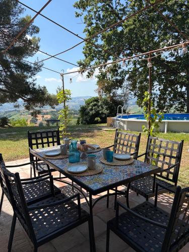 Aed, Villa Valle 14 with pool and views of the hills in Serrungarina