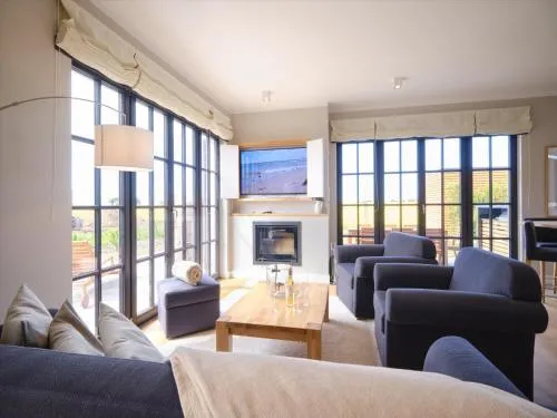 Reetland am Meer - LuxusPlus Reetdachvilla mit 4 Schlafzimmern, Sauna und Kamin G14 in Dranske, Deutschland