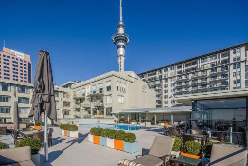 Sophistication Stay-Cation with a Roof Top Pool!