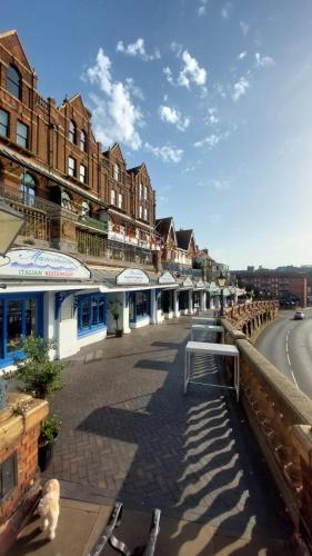Royal Temple Yacht Club 2