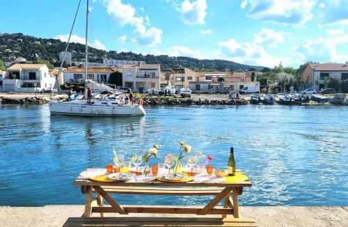 LE BARREUR Maison Authentique Sètoise La pointe Courte, Bord de Mer, Climatisée, Parking gratuit proximité