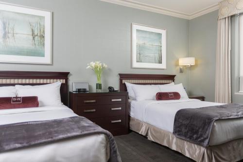 Double Room with Two Double Beds image 3