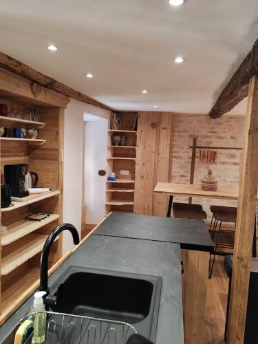 AppartT BoHo studio écolo tout équipé de 2024 (AppartT BoHo studio ecolo tout equipe de 2024) in Saint-Dalmas-le-Selvage