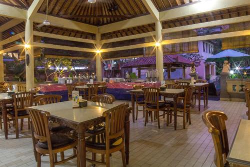 Ristorante, Bakung Beach Resort in Bali