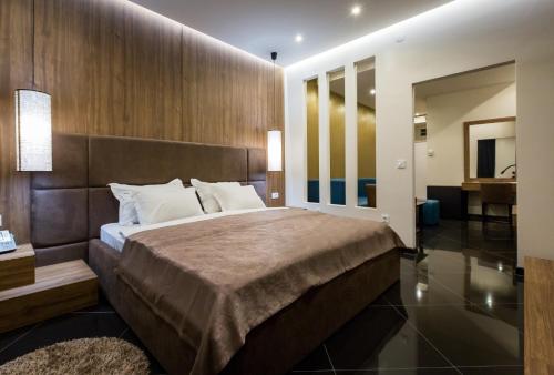 Hotel Crystal Light - image 11
