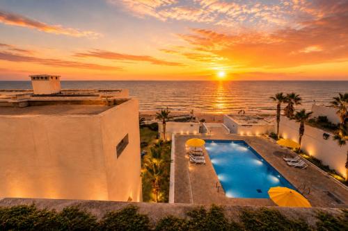 숙소 외관, Sea view swimming pool Luxury apartment in 시디 부크나델