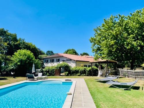 Domaine Bardon - Deux Gîtes avec piscine pouvant accueillir jusqu'à 14 personnes à la campagne, Charente-Maritime gîte à louer Léoville