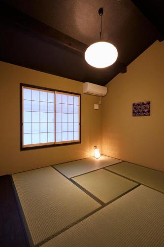 和の空間とお庭と檜のお風呂を満喫 Kamon Inn 東寺