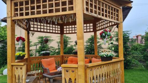 Garden, Casa cu gradina Untold-Electric Castle in Chinteni