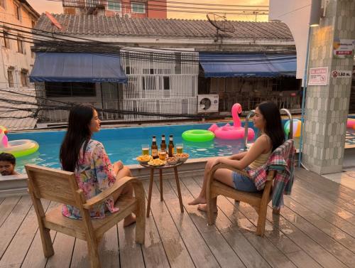 Capsule Hostel and Thai Traditional Bath Bangkok