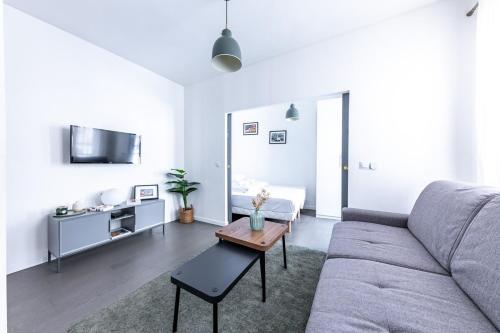 Stylish 4 stars Flat 5 min to Batignolles Park