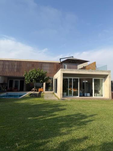 Casa Catalina - Oceanfront house Lima