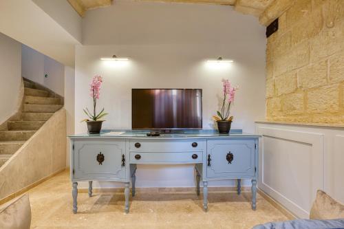 บริการและสิ่งอำนวยความสะดวก, Charming Restored Townhouse with Rooftop Terrace & BBQ - Attard in แอตตาด
