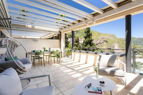 Casa Giulia Taormina -Luxury apartment with panoramic view, swimming pool,parking et center ville