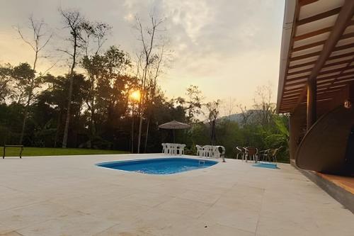 Cabana surucuã (Cabana surucua) in Tres Koroas