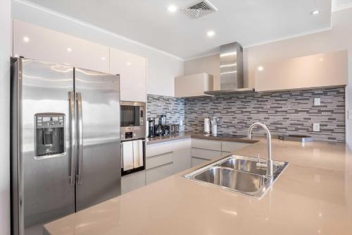 Eagle Beach-Serene Beach View 3BR condo-LV503 - image 3