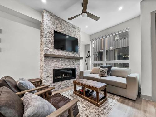 58B - Modern Silverthorne Townhome with Rooftop Hot Tub in Silverthorne