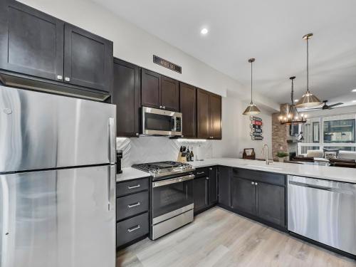 58B - Modern Silverthorne Townhome with Rooftop Hot Tub in Silverthorne