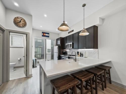 58B - Modern Silverthorne Townhome with Rooftop Hot Tub in Silverthorne
