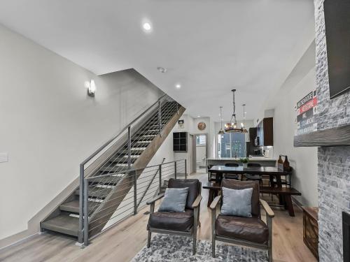 58B - Modern Silverthorne Townhome with Rooftop Hot Tub in Silverthorne