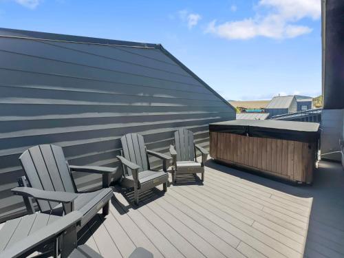 58B - Modern Silverthorne Townhome with Rooftop Hot Tub in Silverthorne
