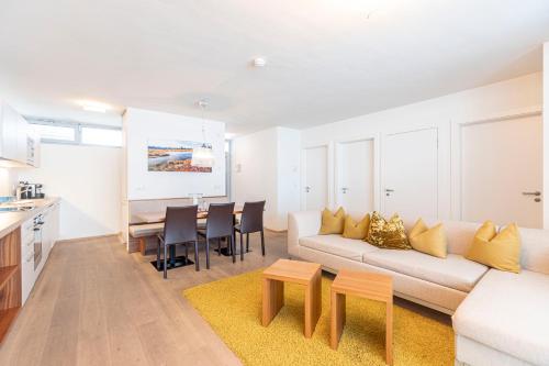2 bedrooms, 3 beds