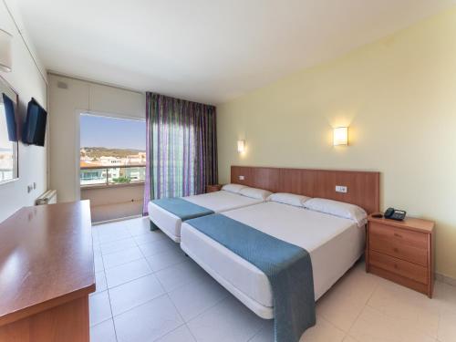 2 double beds