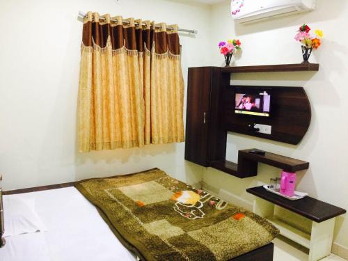 Hotel Vrandavan Palace Near Mahakal Temple