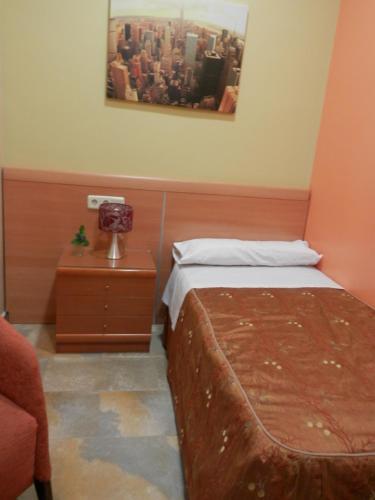 Single Room image 8