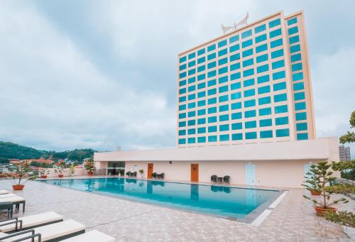 Yüzme havuzu, Muong Thanh Grand Lao Cai Hotel  in Lao Cai Şehri