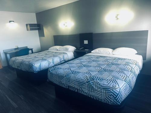 2 queen beds