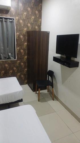 ISBT DEHRADUN HOTEL RB PARADiSE